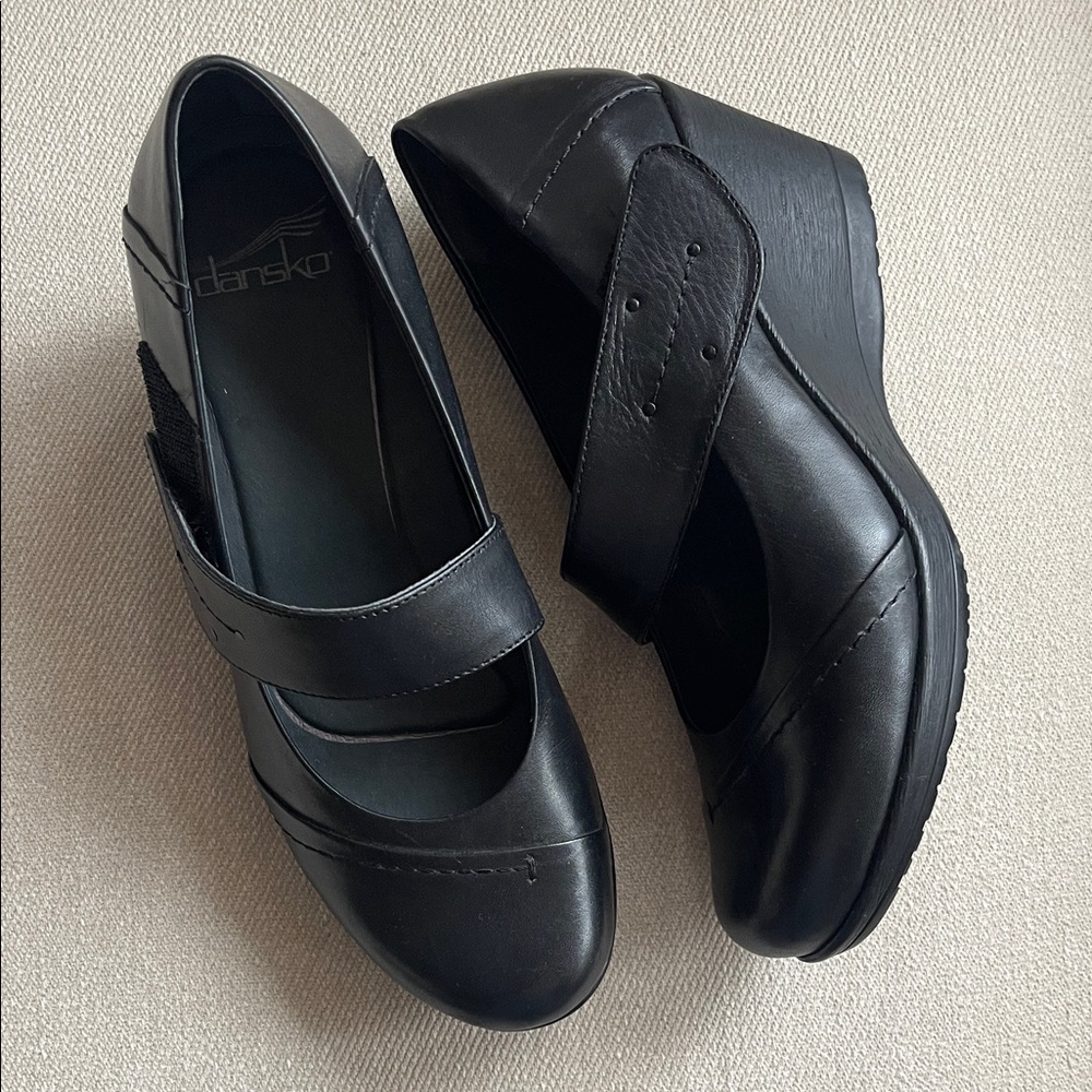 DANSKO BLACK LEATHER WEDGE